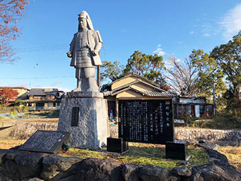 下阪本子どもコミュニティー　活動のようす　坂本城址公園の明智光秀公銅像