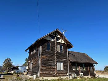西の湖自然楽校　拠点になっている、ふれあいハウス。木造のログハウス風